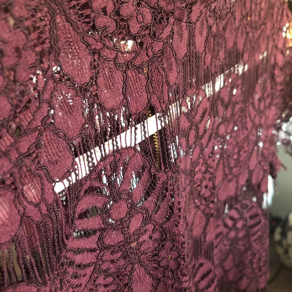 Lace topper - Picture 2 of 4
